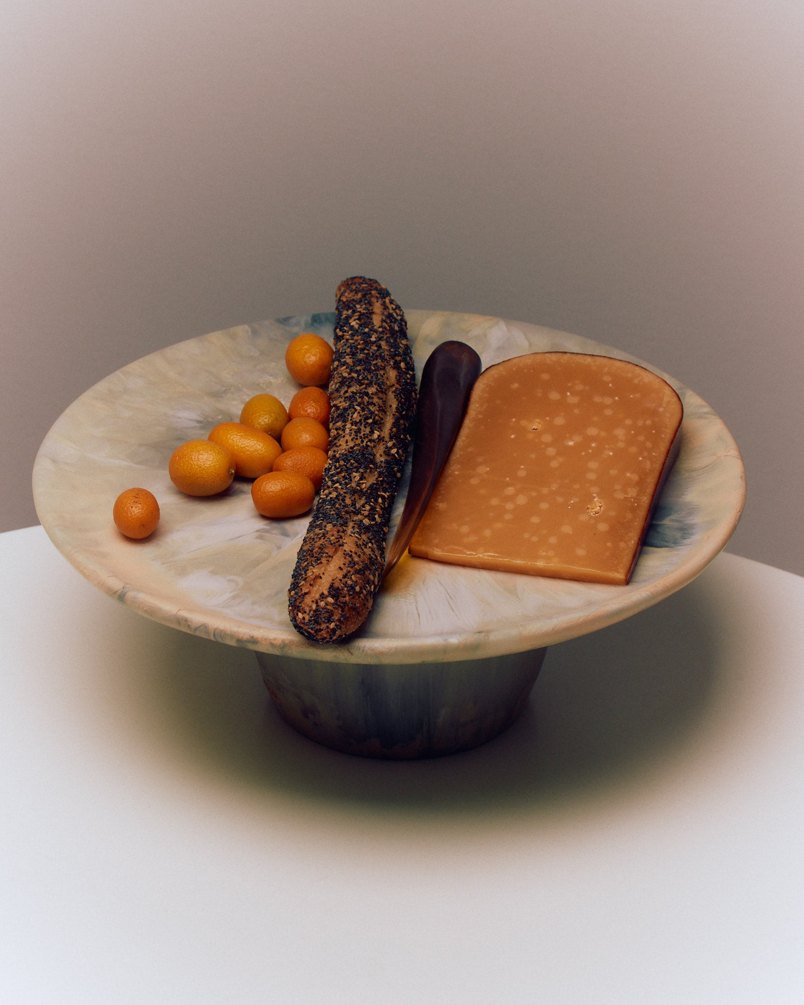 DINOSAUR-DESIGNS-ANNIKA-KAFCALOUDIS-TEMPLE-CAKE-STAND-SANDY-PEARL-WITH-FOOD-DISPLAY
