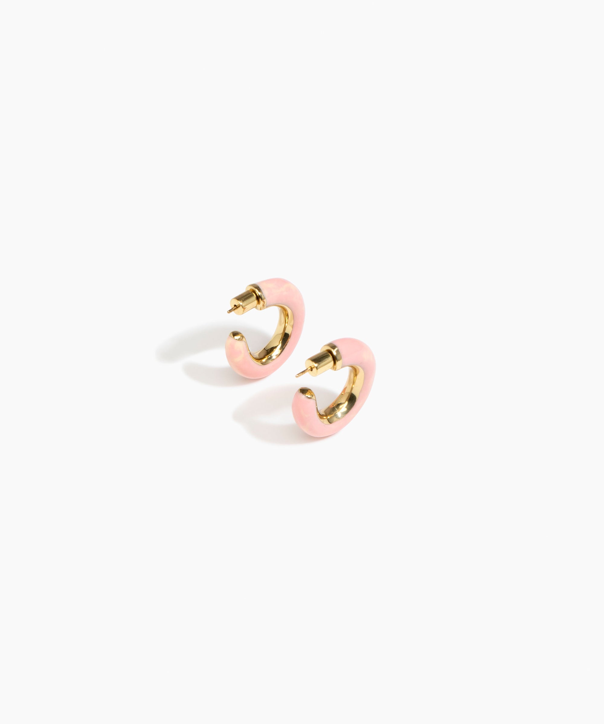 Dinosaur Designs Medium Pebble Duo Hoop Earrings in Blossom — marbled pink and cream resin hoop earrings with polished brass inner face and stud fastening