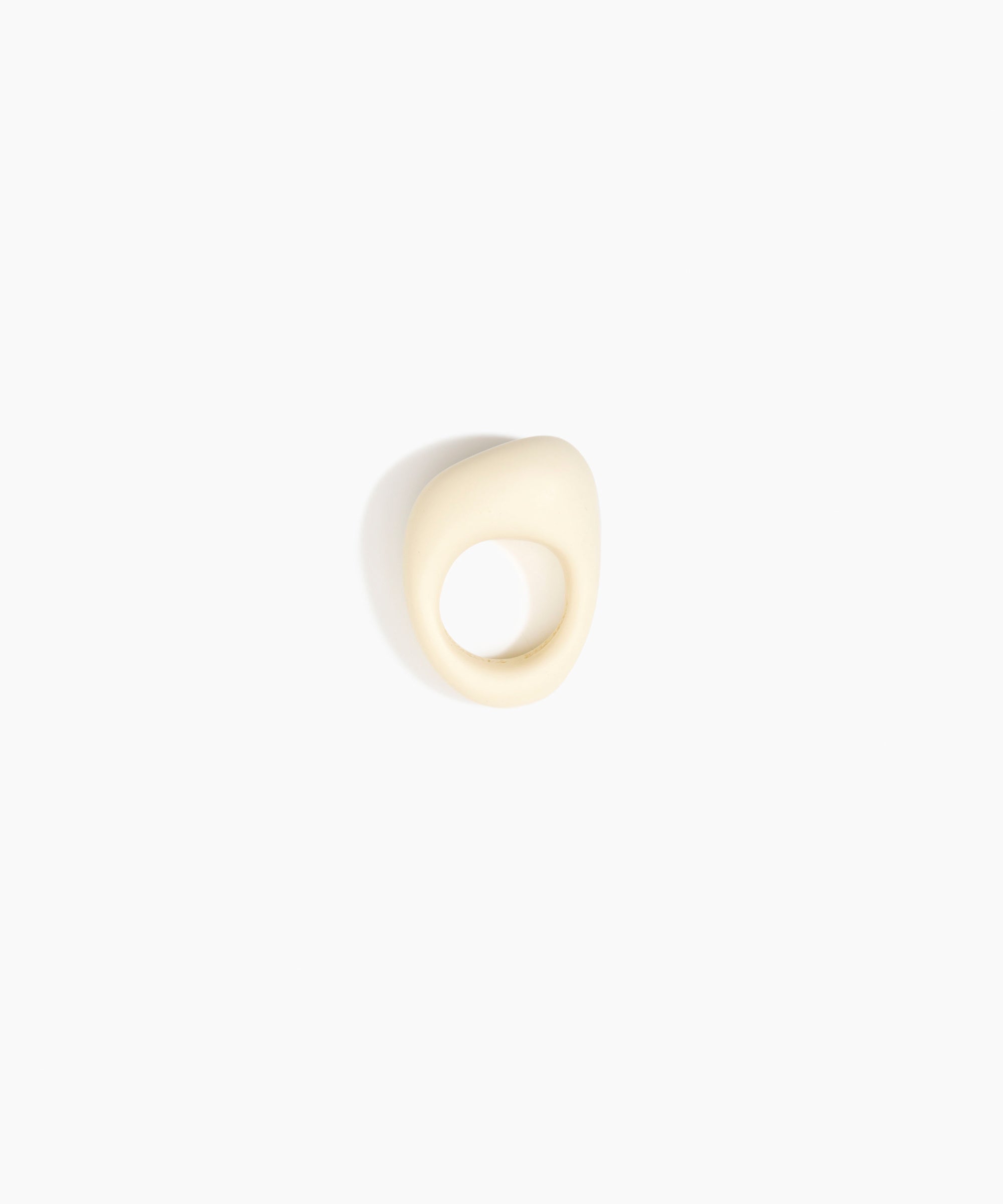 Dinosaur Designs RGPLNPEB Pebble Ring CREAM.