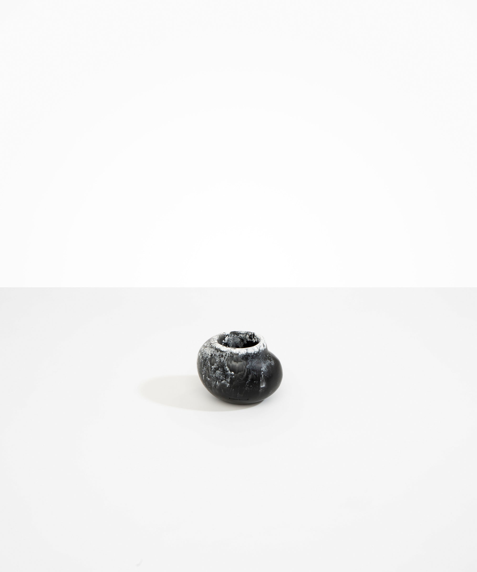 Dinosaur Designs Small Moss Vase Vases in Black Marble Colour resin