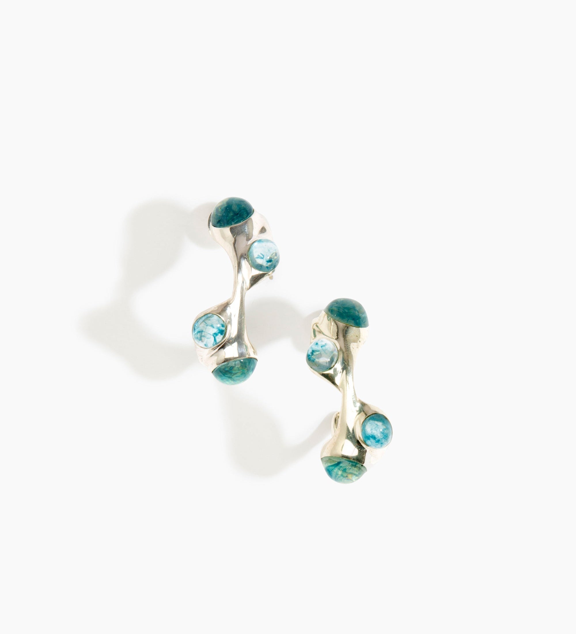 Dinosaur Designs Watercolour silver-plated brass hoop earrings with Water blue coloured glass beads.
