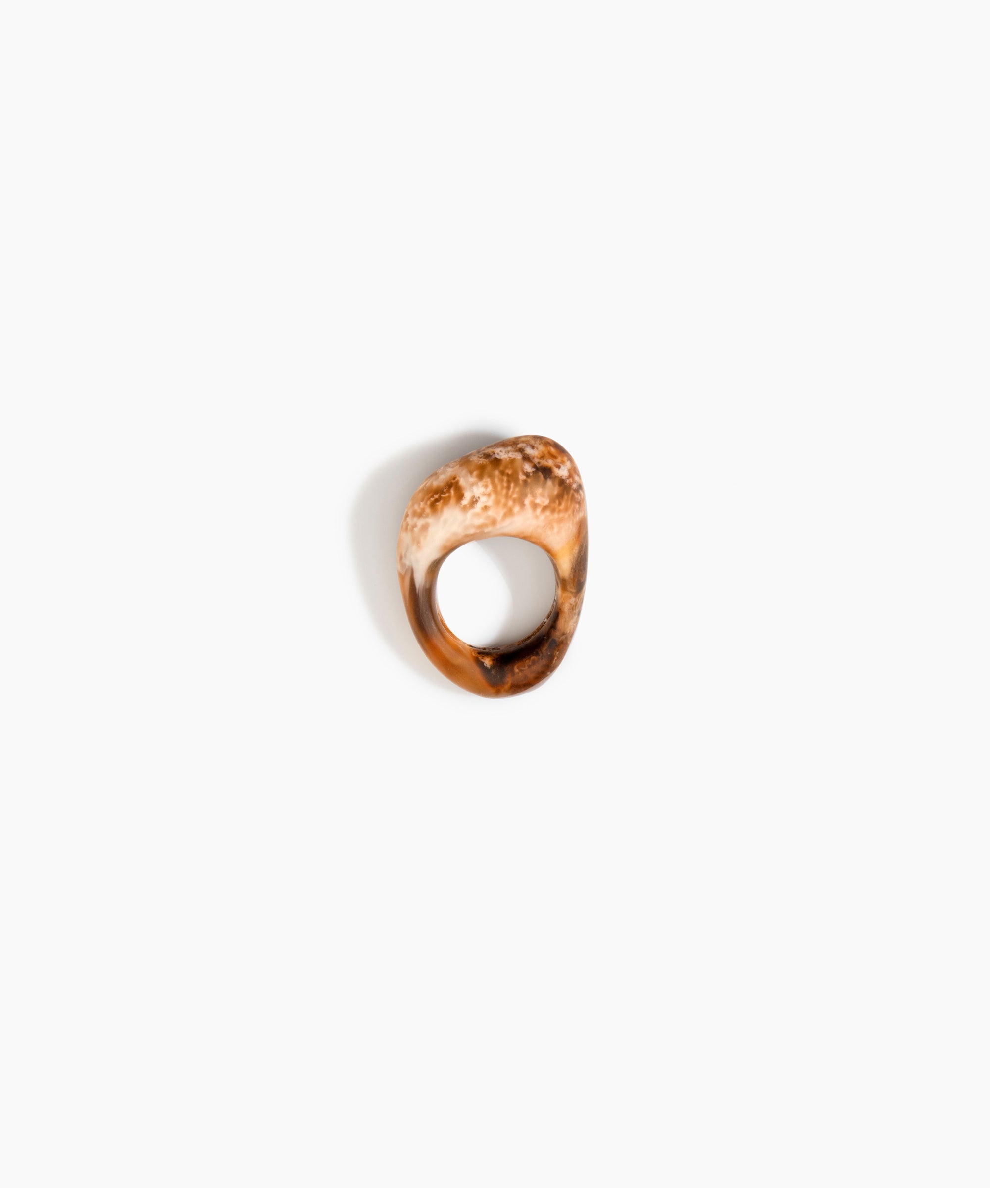 Dinosaur Designs RGPLNPEB pebble ring LIGHT HORN ..